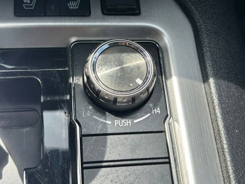 Used 2016 Toyota Land Cruiser image 37