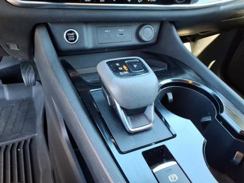 Used 2023 Nissan Rogue SV image 11