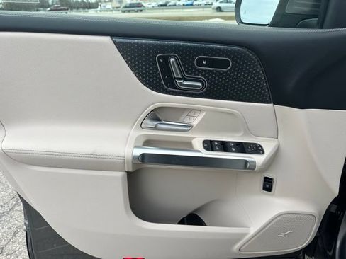 New 2026 Mercedes-Benz GLB 250 4MATIC image 13