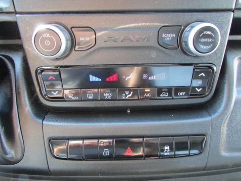 Used 2024 RAM ProMaster 2500 w/ Convenience Group image 19