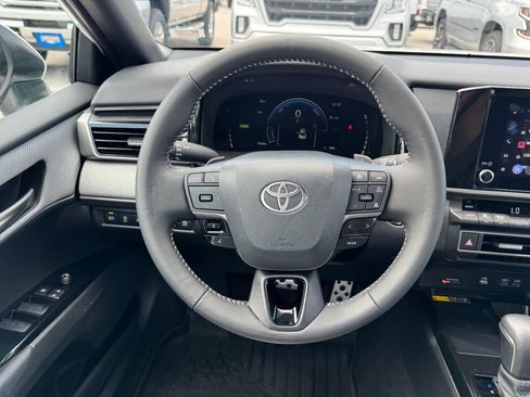 Used 2025 Toyota Camry SE AWD/4WD image 12