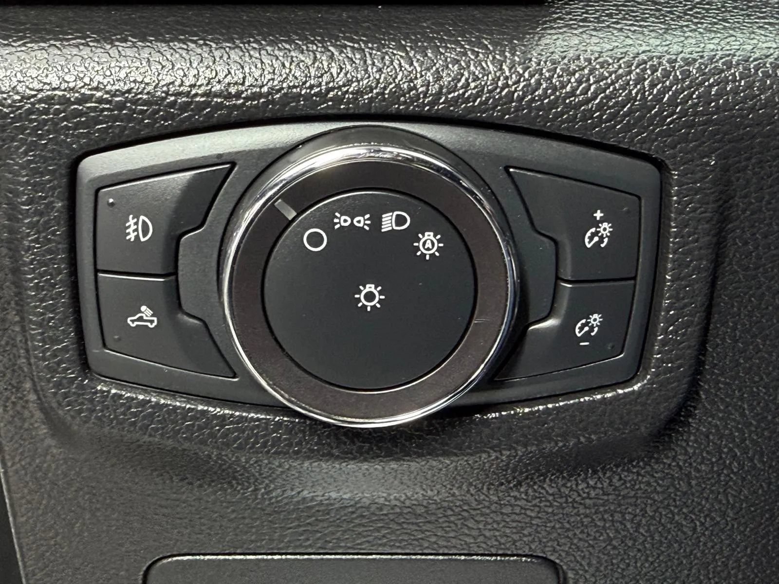 Used 2018 Ford F150 Platinum w/ Equipment Group 701A Luxury AWD/4WD image 33