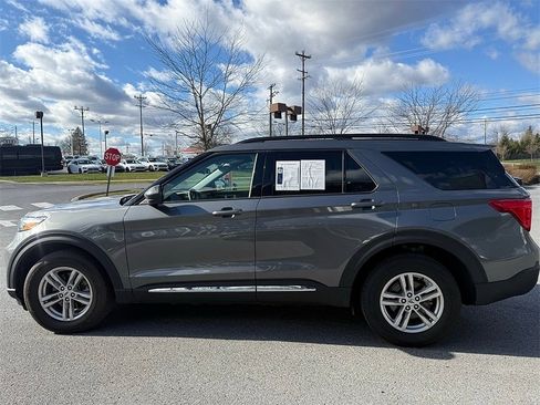 Used 2023 Ford Explorer XLT w/ Equipment Group 202A image 6