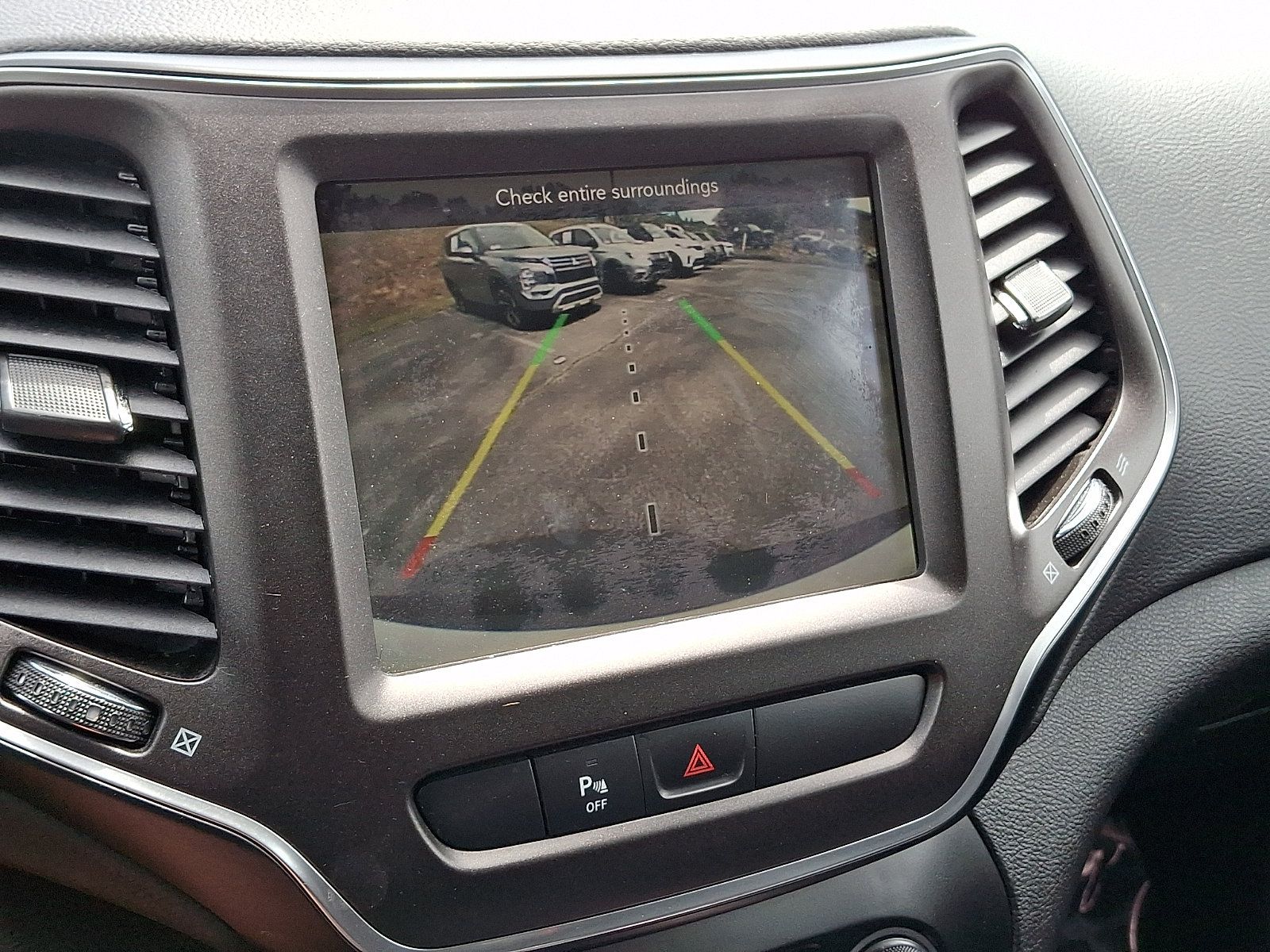 Used 2019 Jeep Cherokee Trailhawk AWD/4WD image 16