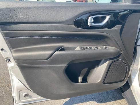 New 2026 Jeep Compass Latitude AWD/4WD image 9