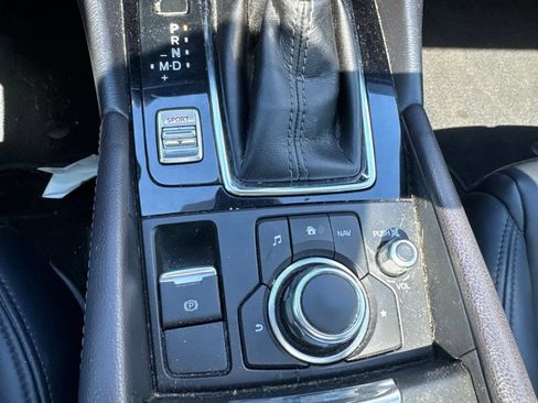 Used 2018 MAZDA MAZDA3 Touring FWD image 26