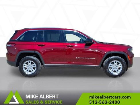 Used 2023 Jeep Grand Cherokee Laredo AWD/4WD image 8