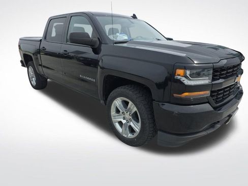 Used 2018 Chevrolet Silverado 1500 Custom w/ Custom Value Package image 9