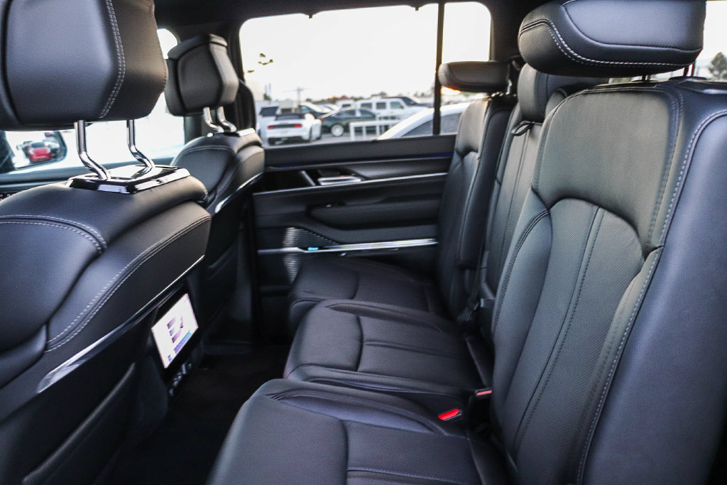New 2026 Jeep Grand Wagoneer L Summit AWD/4WD image 22