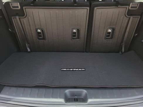 New 2026 Nissan Pathfinder Platinum FWD image 12