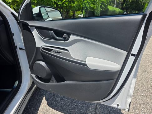 Used 2022 Hyundai Kona SE w/ Cargo Package FWD image 28