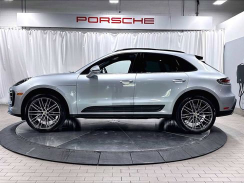 Used 2026 Porsche Macan AWD/4WD image 2