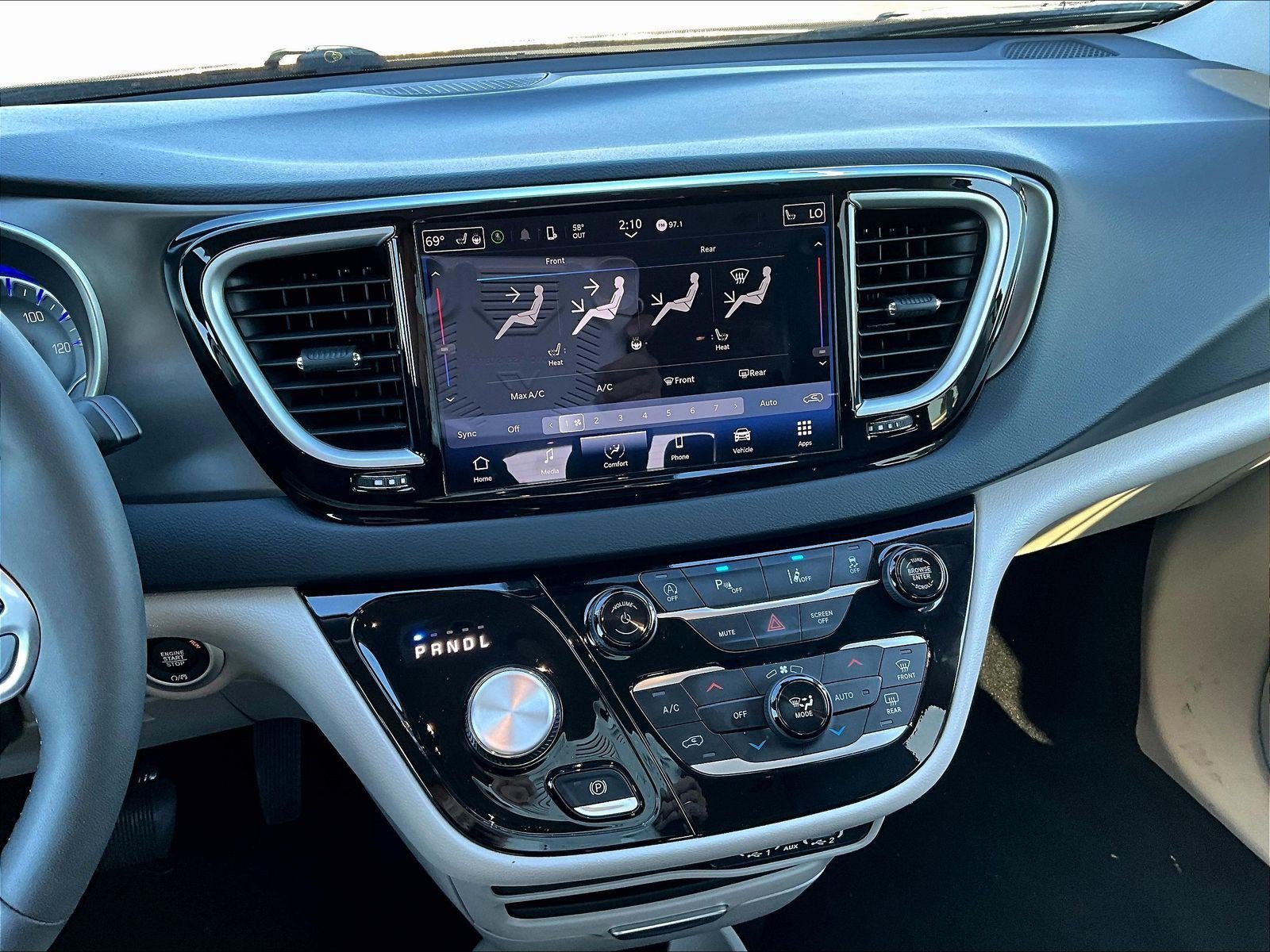 Used 2024 Chrysler Pacifica Touring-L FWD image 14