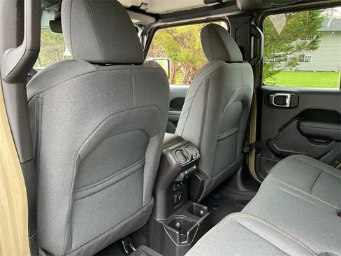 New 2025 Jeep Gladiator Sport image 26