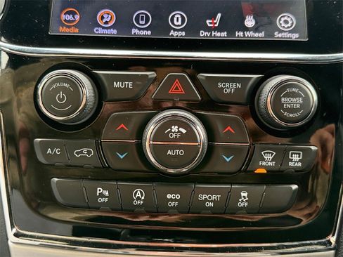 Used 2020 Jeep Grand Cherokee Limited w/ Luxury Group II image 27