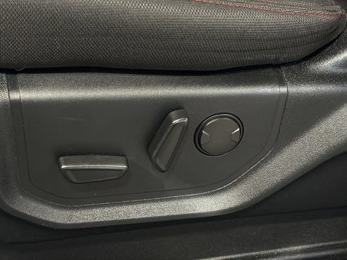 Used 2019 Ford F150 XLT w/ Equipment Group 302A Luxury AWD/4WD image 18