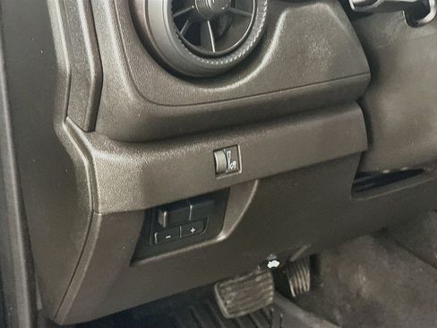Used 2024 Chevrolet Colorado Trail Boss w/ Advanced Trailering Package AWD/4WD image 17