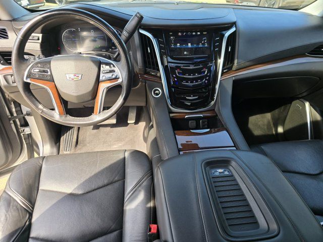 Used 2020 Cadillac Escalade Luxury RWD image 16