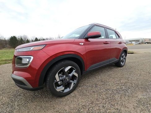 Used 2023 Hyundai Venue SEL w/ Cargo Package image 7