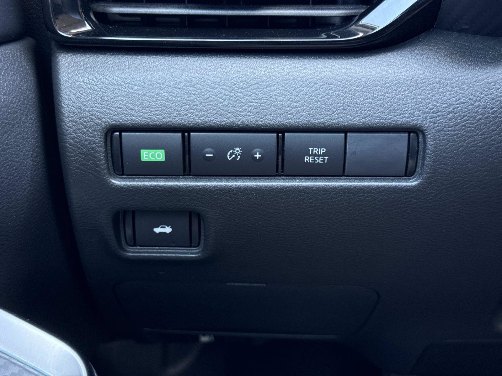 Used 2025 Nissan Sentra SR FWD image 19