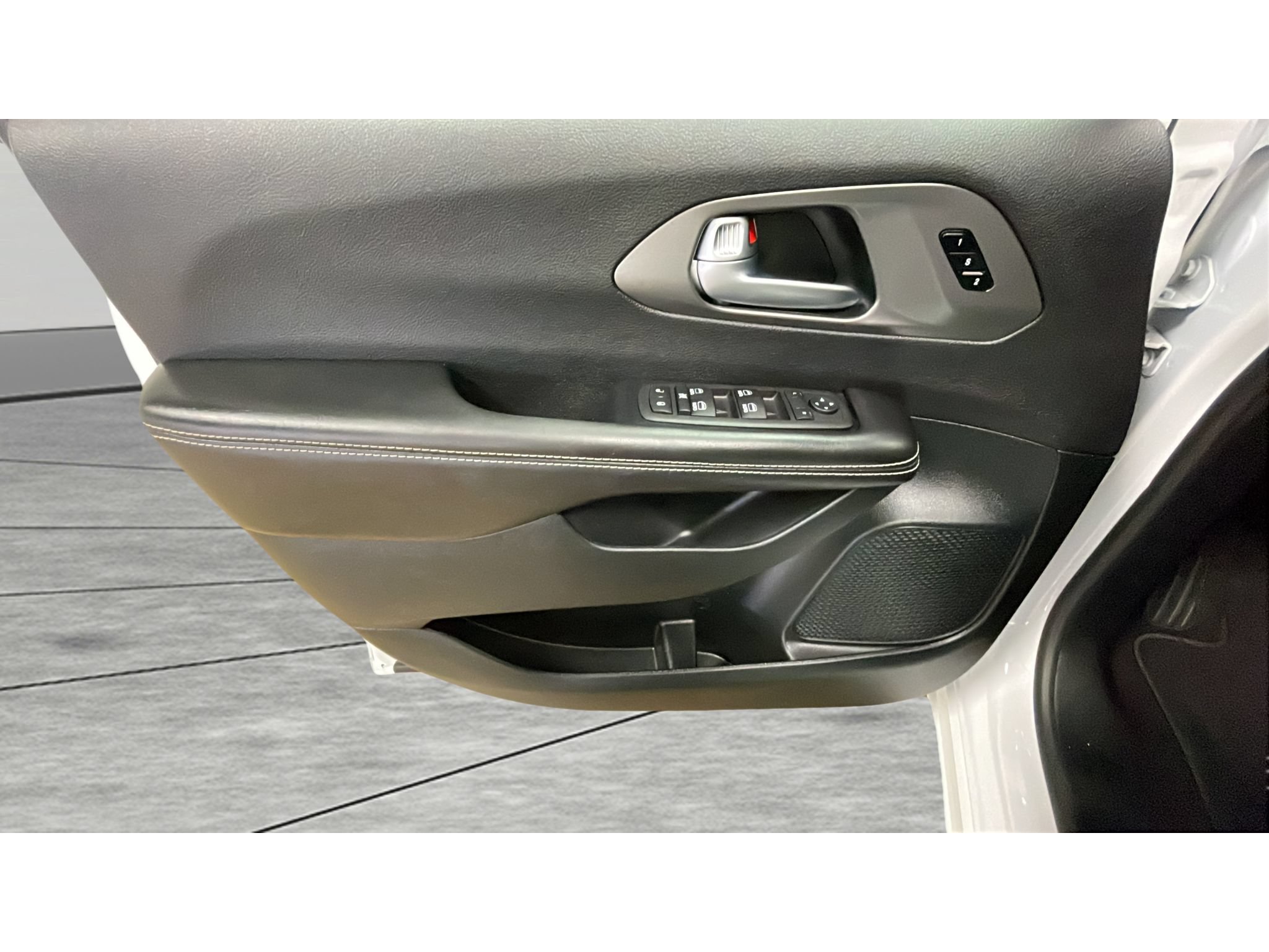 Used 2026 Chrysler Pacifica Select FWD image 10