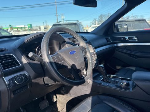 Used 2017 Ford Explorer XLT w/ Equipment Group 202A image 11