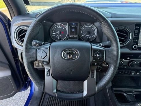 Used 2023 Toyota Tacoma TRD Sport w/ Technology Package AWD/4WD image 17