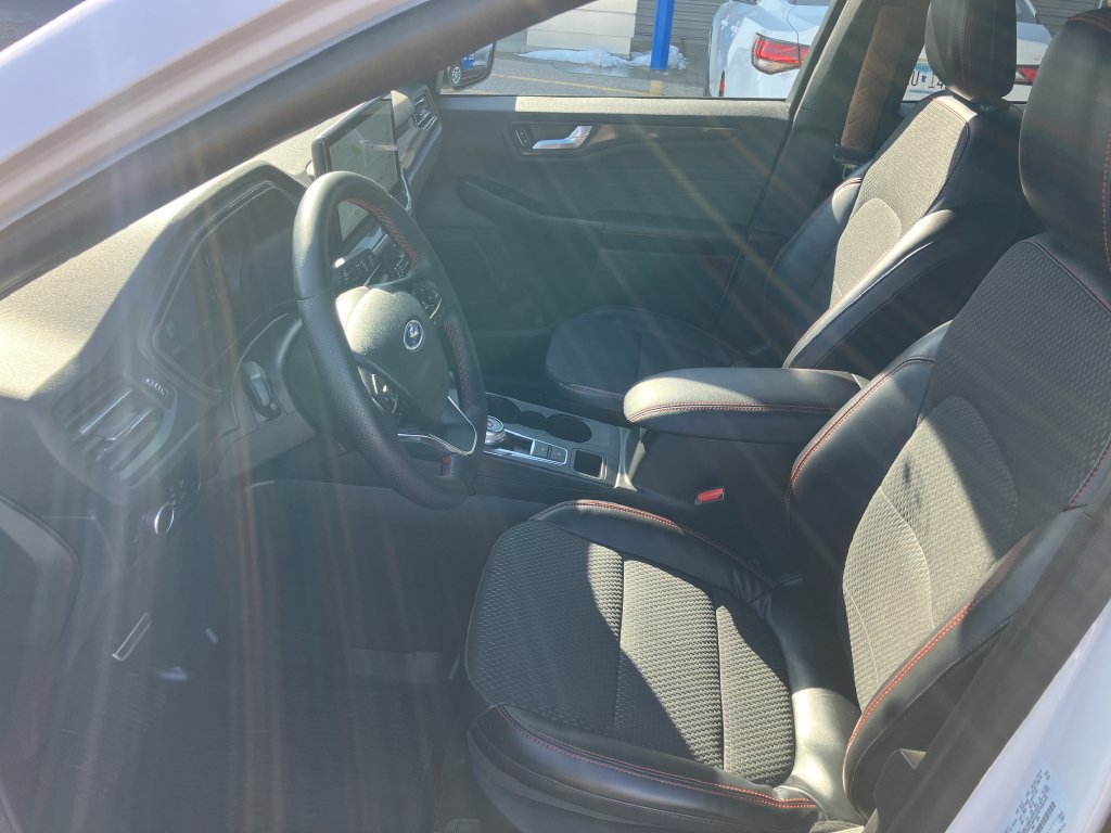 Used 2023 Ford Escape ST-Line w/ Tech Pack #1 AWD/4WD image 13