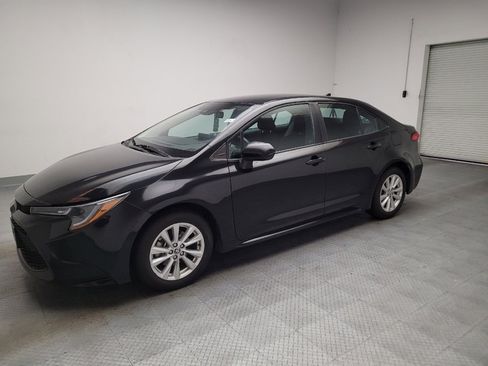 Used 2022 Toyota Corolla LE FWD image 2
