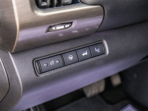 Used 2024 Nissan Pathfinder Platinum image 32