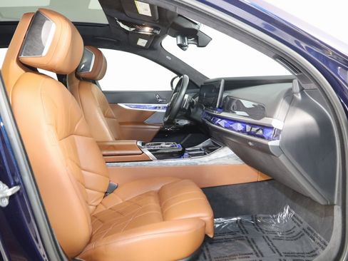 Used 2023 BMW 760i xDrive image 13
