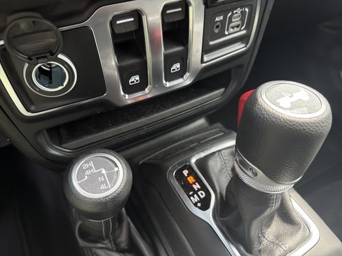 Certified 2025 Jeep Wrangler Sport image 26