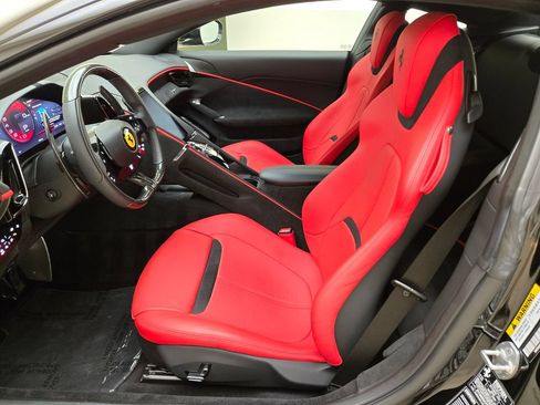 Used 2024 Ferrari Roma RWD image 18