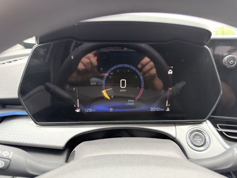 Used 2025 Chevrolet Trax LT FWD image 26