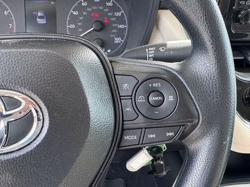 Used 2025 Toyota Corolla LE image 16