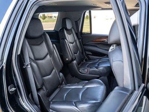 Used 2018 Cadillac Escalade Luxury image 24
