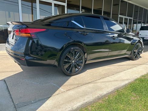 Used 2022 Nissan Altima 2.5 SR w/ Midnight Edition Package AWD/4WD image 3