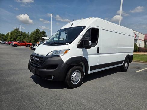 Used 2025 RAM ProMaster 2500 w/ Convenience Group FWD image 3