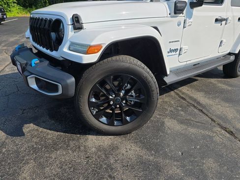 Used 2024 Jeep Wrangler Unlimited Sahara w/ Safety Group AWD/4WD image 2