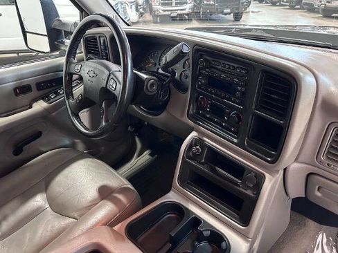 Used 2007 Chevrolet Silverado 2500 LT w/ Heavy-Duty Power Package image 15