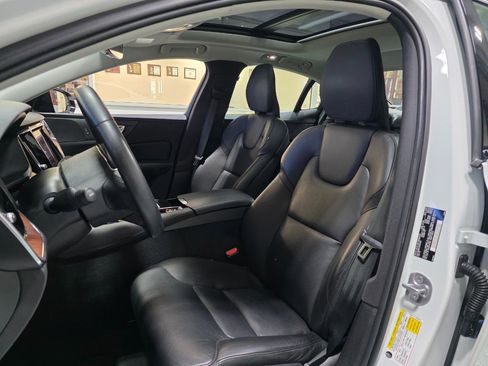 Used 2023 Volvo S60 T8 Plus image 15