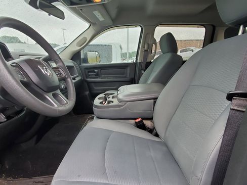 Used 2018 RAM 2500 Tradesman w/ Chrome Appearance Group AWD/4WD image 3
