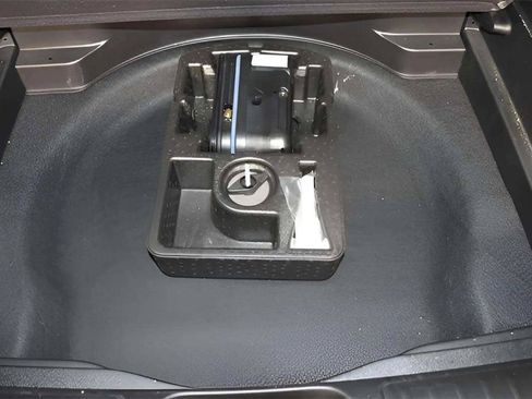 Used 2021 Jeep Cherokee Latitude FWD image 34