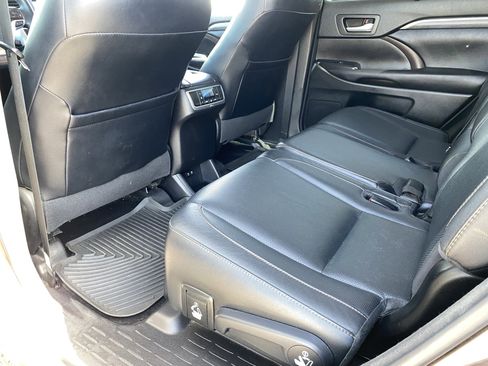 Used 2017 Toyota Highlander Limited w/ Carpet Mat Package AWD/4WD image 15