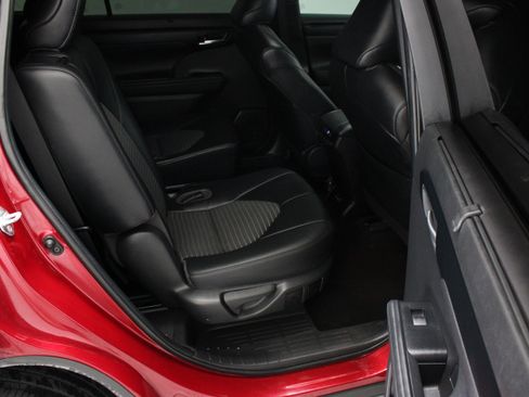 Used 2023 Toyota Highlander XSE FWD image 37