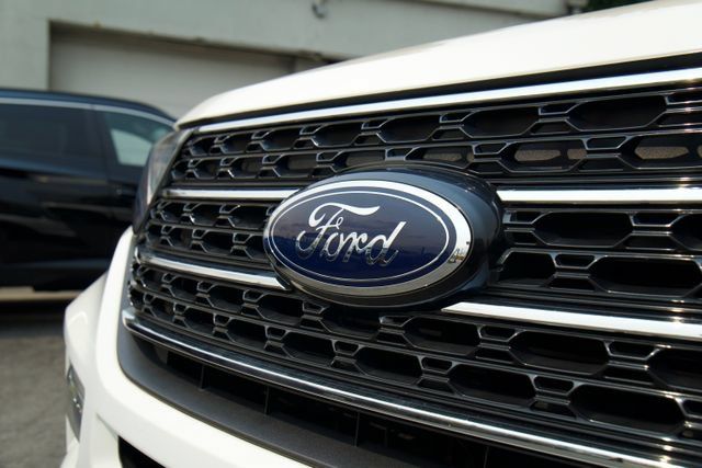 Certified 2022 Ford Explorer XLT w/ Equipment Group 202A AWD/4WD image 9