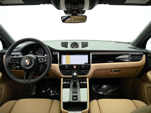 Used 2025 Porsche Macan image 41