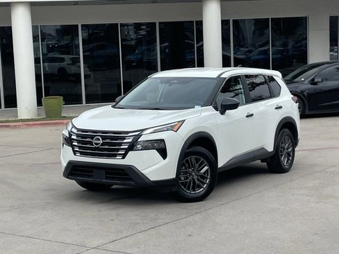 Used 2024 Nissan Rogue S image 9