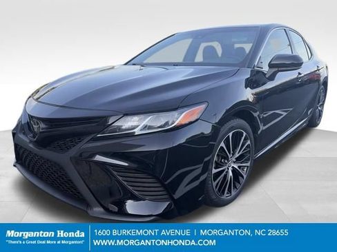 Used 2018 Toyota Camry SE w/ Moonroof Package FWD image 3