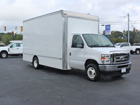 Used 2024 Ford E-450 and Econoline 450 Super Duty w/ Power Windows & Locks Group image 7